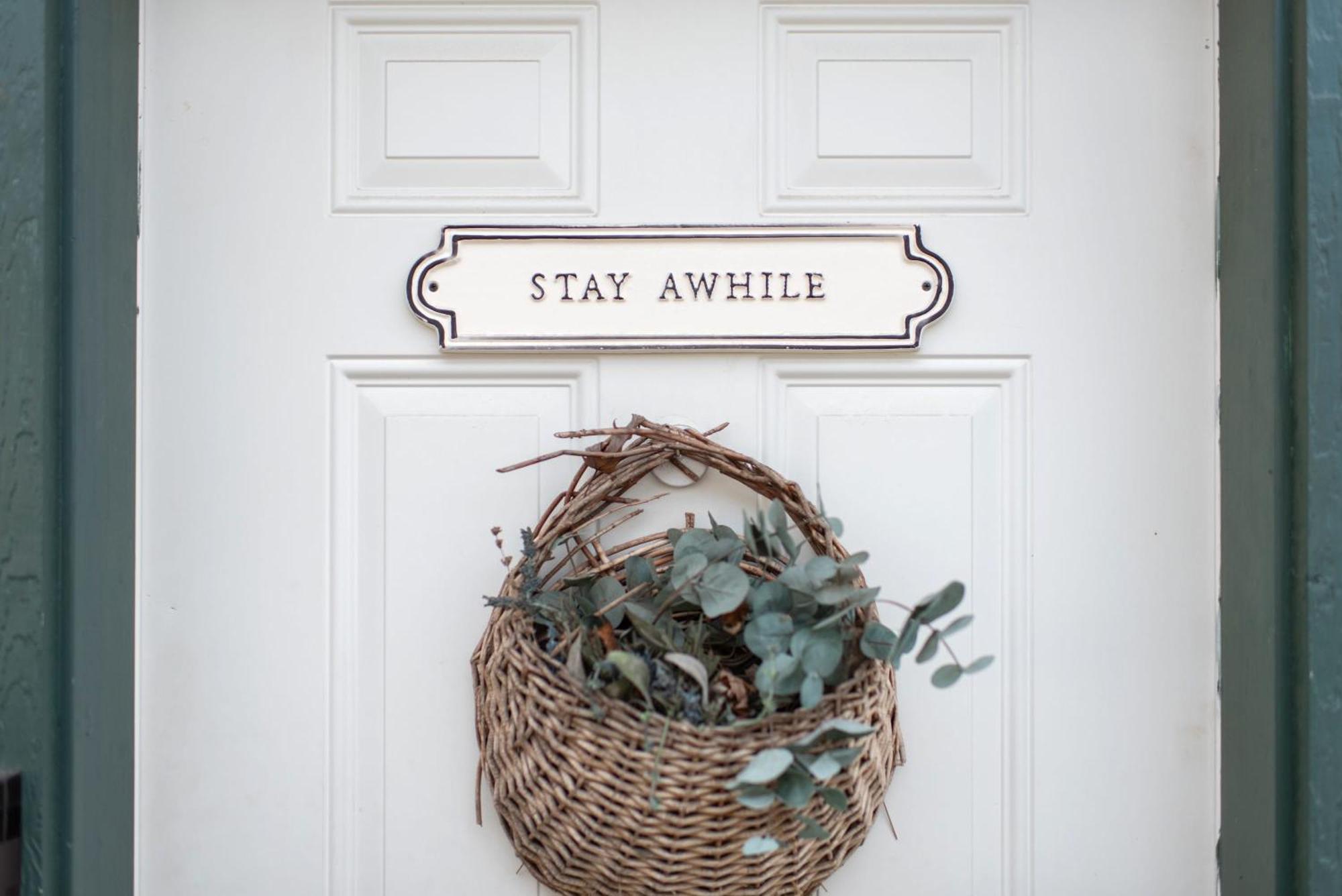 Le Petit Guesthouse -King Bed Walk To Whitworth Nine Mile Falls エクステリア 写真